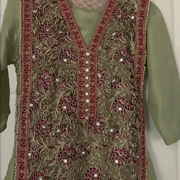 Brand new pakistani indian suit - Picture 2 of 3